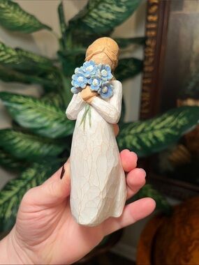 Willow Tree Forget Me Not Susan Lordi Figurine